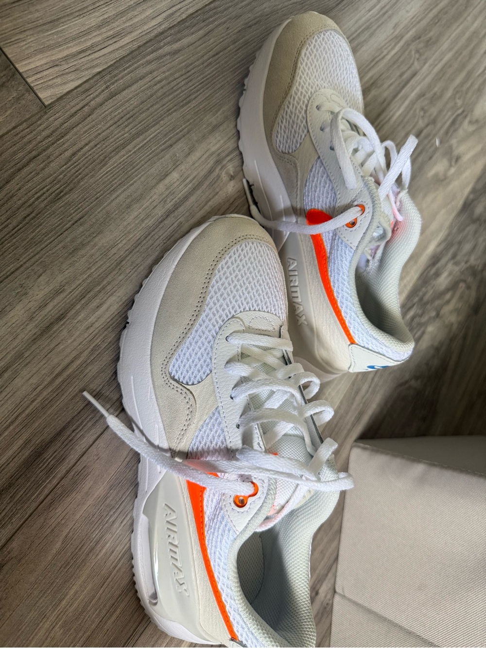 Nike Kids White Beige Sneakers with Bright Orange Stripe
